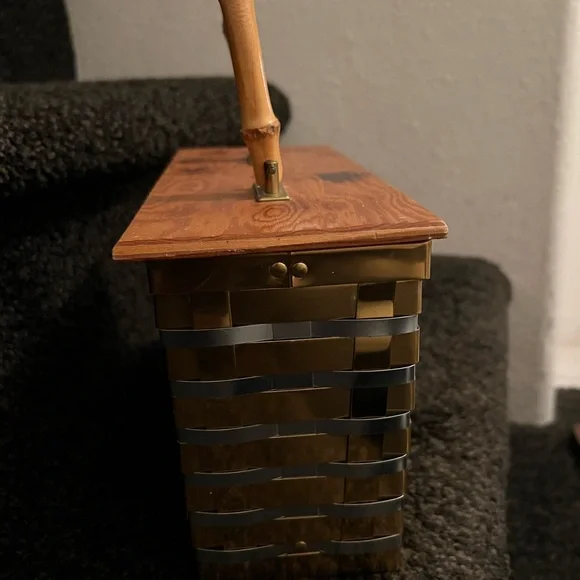 Elegant Gold and Tan Woven Handbag - Picture 5 of 6